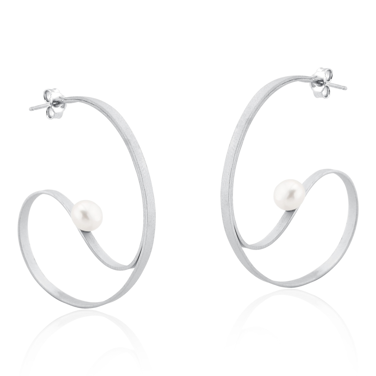 Brinco Argola com Contorno e Perola Natural Biwa