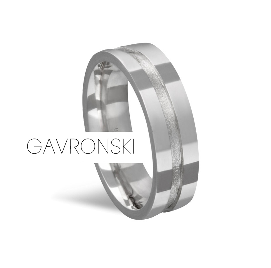 Aliança de Prata Reta com Friso Trabalhado Centro 