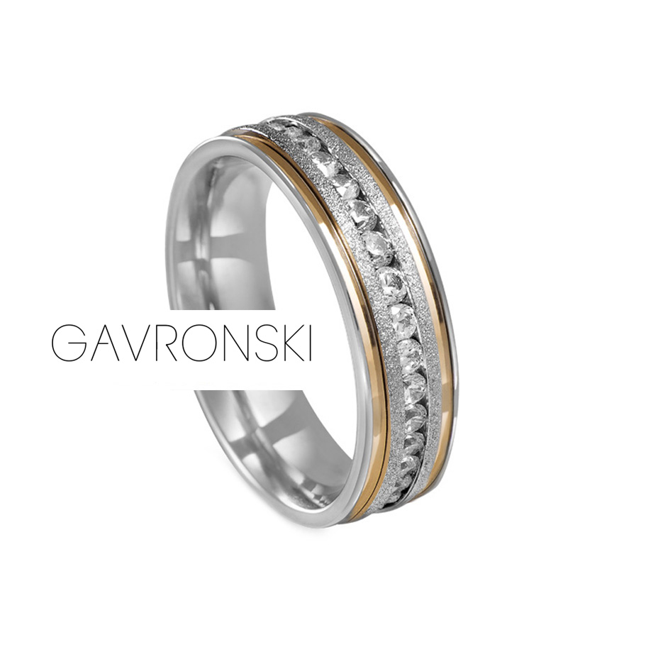 Aliança de Prata Reta Cravejada Central e 2 filetes 